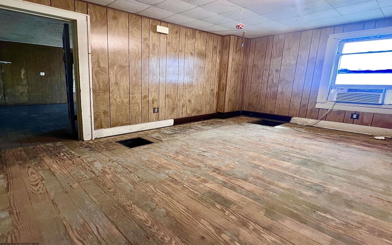 11 Park Avenue, Westover, West Virginia 26505, 3 Bedrooms Bedrooms, 8 Rooms Rooms,1 BathroomBathrooms,Single Family Detached,For Sale,Park,10159486