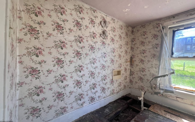 11 Park Avenue, Westover, West Virginia 26505, 3 Bedrooms Bedrooms, 8 Rooms Rooms,1 BathroomBathrooms,Single Family Detached,For Sale,Park,10159486