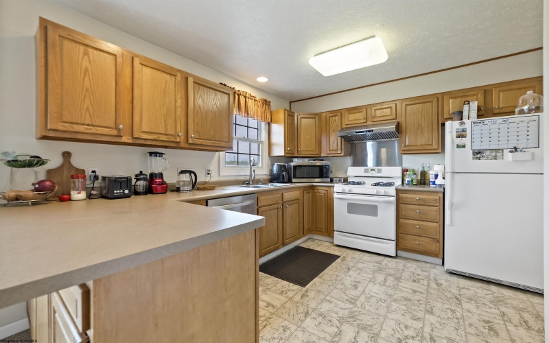 124 Donna Avenue, Morgantown, West Virginia 26505, 3 Bedrooms Bedrooms, 9 Rooms Rooms,2 BathroomsBathrooms,Single Family Attached,For Sale,Donna,10159510