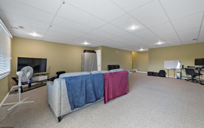 124 Donna Avenue, Morgantown, West Virginia 26505, 3 Bedrooms Bedrooms, 9 Rooms Rooms,2 BathroomsBathrooms,Single Family Attached,For Sale,Donna,10159510