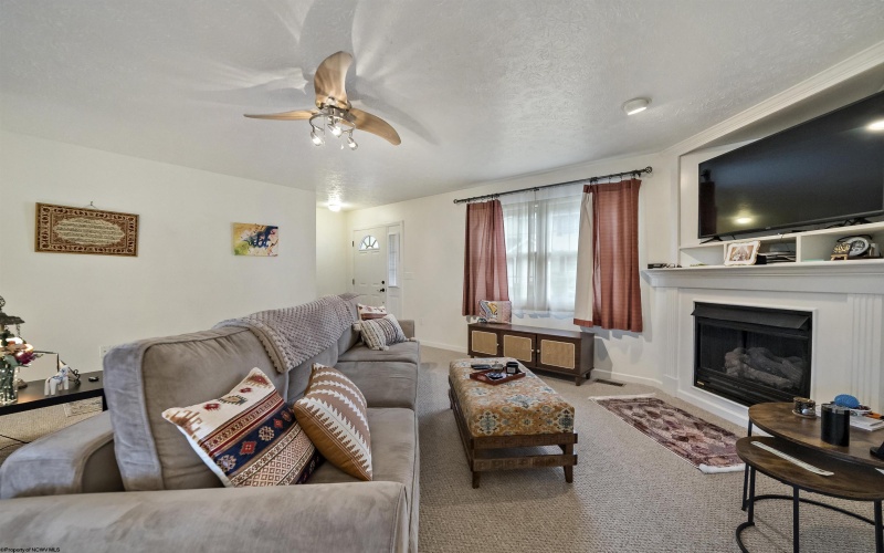 124 Donna Avenue, Morgantown, West Virginia 26505, 3 Bedrooms Bedrooms, 9 Rooms Rooms,2 BathroomsBathrooms,Single Family Attached,For Sale,Donna,10159510