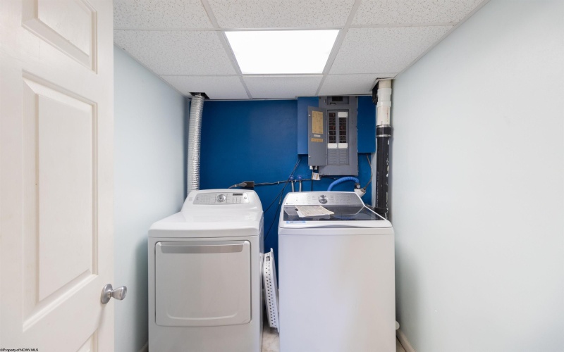111 Brentwood Drive, Bridgeport, West Virginia 26330, 3 Bedrooms Bedrooms, 8 Rooms Rooms,2 BathroomsBathrooms,Single Family Detached,For Sale,Brentwood,10159507