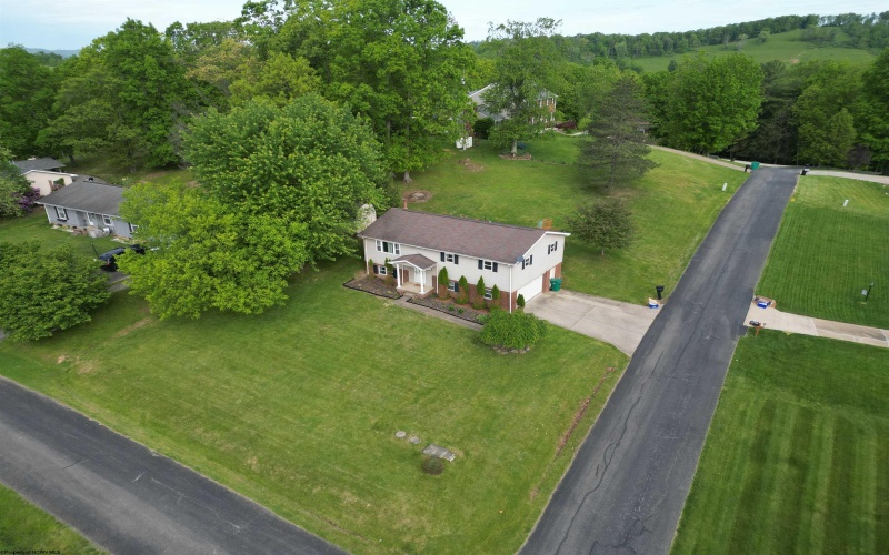 111 Brentwood Drive, Bridgeport, West Virginia 26330, 3 Bedrooms Bedrooms, 8 Rooms Rooms,2 BathroomsBathrooms,Single Family Detached,For Sale,Brentwood,10159507