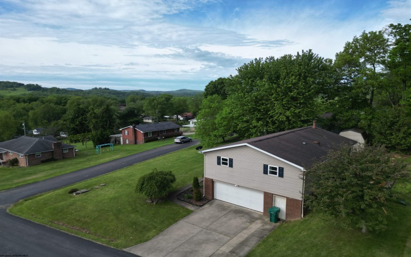 111 Brentwood Drive, Bridgeport, West Virginia 26330, 3 Bedrooms Bedrooms, 8 Rooms Rooms,2 BathroomsBathrooms,Single Family Detached,For Sale,Brentwood,10159507