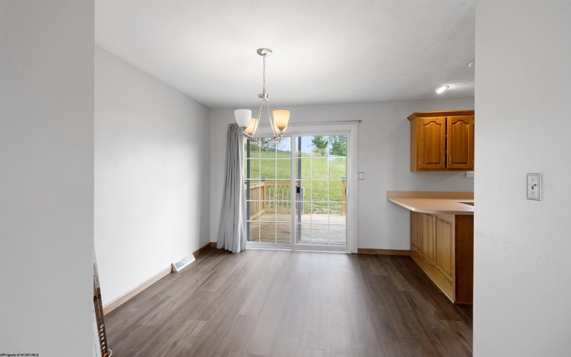 111 Brentwood Drive, Bridgeport, West Virginia 26330, 3 Bedrooms Bedrooms, 8 Rooms Rooms,2 BathroomsBathrooms,Single Family Detached,For Sale,Brentwood,10159507