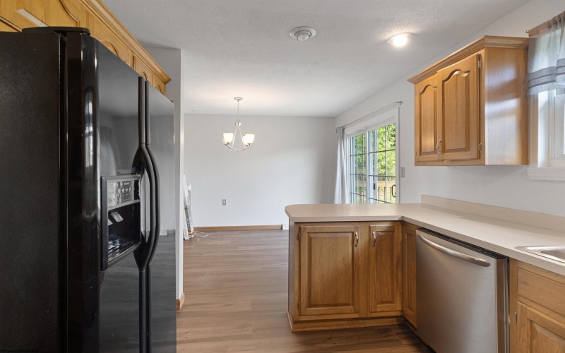 111 Brentwood Drive, Bridgeport, West Virginia 26330, 3 Bedrooms Bedrooms, 8 Rooms Rooms,2 BathroomsBathrooms,Single Family Detached,For Sale,Brentwood,10159507