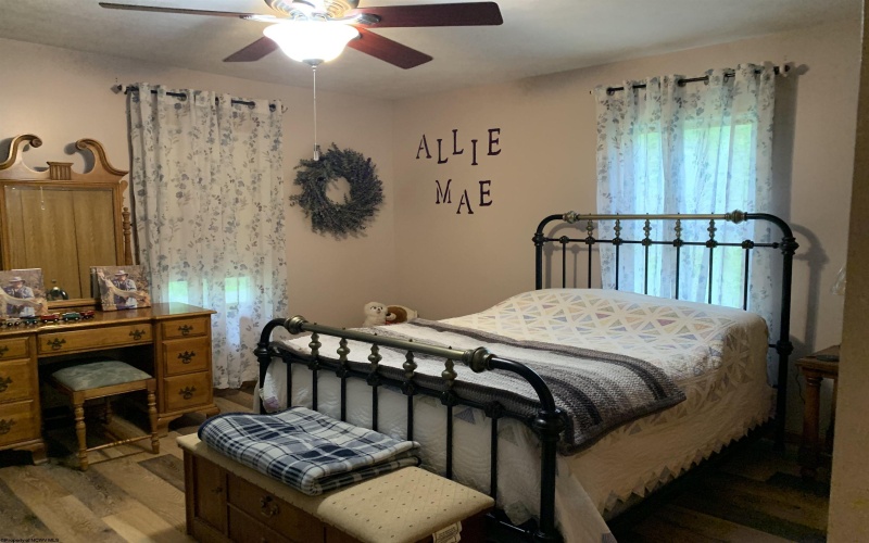 382 Knoll View Road, Mount Clare, West Virginia 26408, 3 Bedrooms Bedrooms, 7 Rooms Rooms,2 BathroomsBathrooms,Single Family Detached,For Sale,Knoll View,10159502