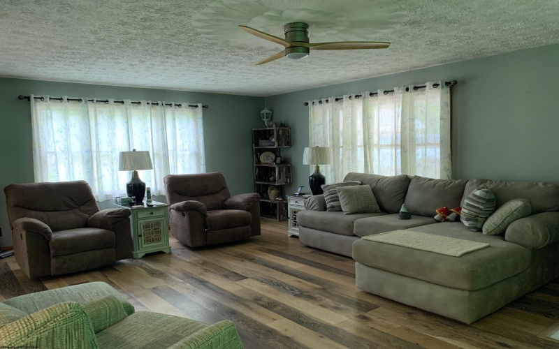 382 Knoll View Road, Mount Clare, West Virginia 26408, 3 Bedrooms Bedrooms, 7 Rooms Rooms,2 BathroomsBathrooms,Single Family Detached,For Sale,Knoll View,10159502