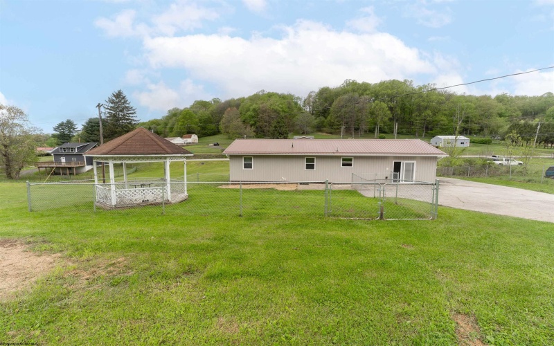 3693 Grafton Road, Morgantown, West Virginia 26508, 3 Bedrooms Bedrooms, 8 Rooms Rooms,2 BathroomsBathrooms,Single Family Detached,For Sale,Grafton,10159500
