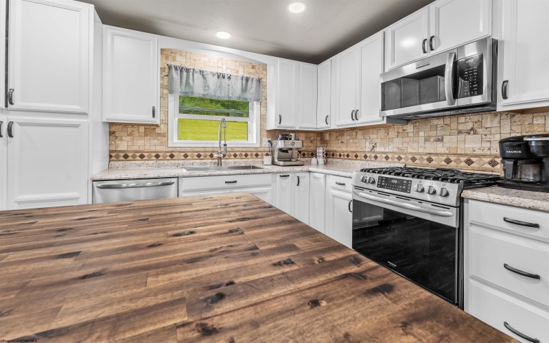 3693 Grafton Road, Morgantown, West Virginia 26508, 3 Bedrooms Bedrooms, 8 Rooms Rooms,2 BathroomsBathrooms,Single Family Detached,For Sale,Grafton,10159500