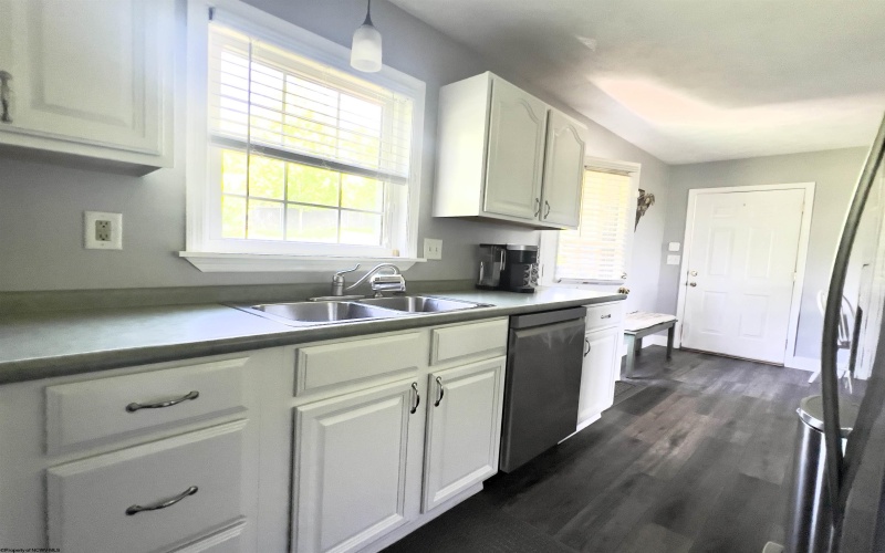 1 Lucille Lane, Morgantown, West Virginia 26501, 3 Bedrooms Bedrooms, 8 Rooms Rooms,2 BathroomsBathrooms,Single Family Detached,For Sale,Lucille,10159514