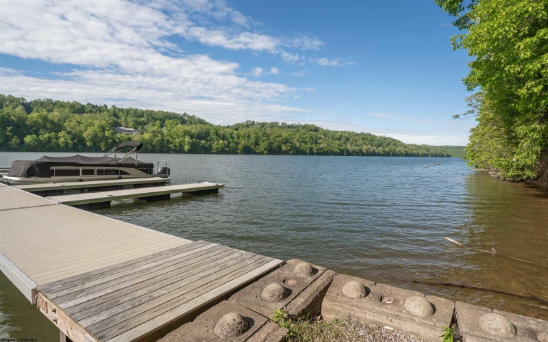 1205 Paradise Point Court, Morgantown, West Virginia 26508, 3 Bedrooms Bedrooms, 7 Rooms Rooms,3 BathroomsBathrooms,Single Family Detached,For Sale,Paradise Point,10159529