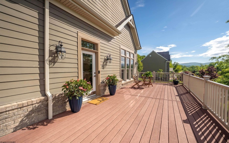 1205 Paradise Point Court, Morgantown, West Virginia 26508, 3 Bedrooms Bedrooms, 7 Rooms Rooms,3 BathroomsBathrooms,Single Family Detached,For Sale,Paradise Point,10159529