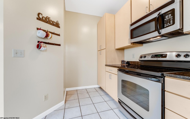120 Fountain View Drive, Morgantown, West Virginia 26505, 2 Bedrooms Bedrooms, 5 Rooms Rooms,2 BathroomsBathrooms,Single Family Attached,For Sale,Fountain View,10159523