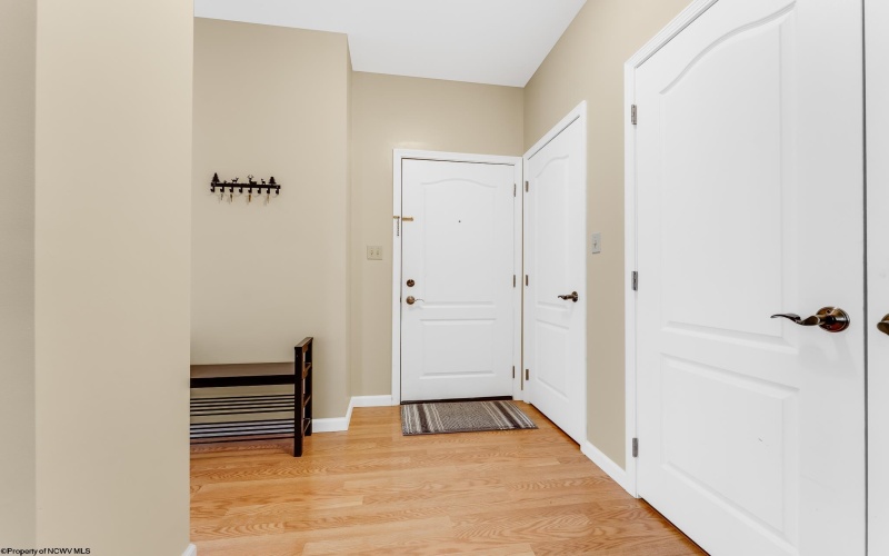 120 Fountain View Drive, Morgantown, West Virginia 26505, 2 Bedrooms Bedrooms, 5 Rooms Rooms,2 BathroomsBathrooms,Single Family Attached,For Sale,Fountain View,10159523