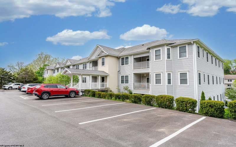 120 Fountain View Drive, Morgantown, West Virginia 26505, 2 Bedrooms Bedrooms, 5 Rooms Rooms,2 BathroomsBathrooms,Single Family Attached,For Sale,Fountain View,10159523
