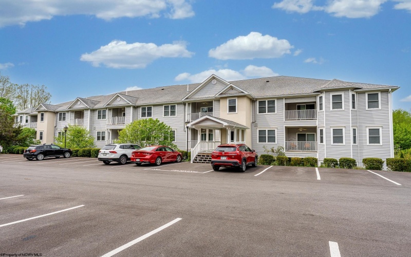 120 Fountain View Drive, Morgantown, West Virginia 26505, 2 Bedrooms Bedrooms, 5 Rooms Rooms,2 BathroomsBathrooms,Single Family Attached,For Sale,Fountain View,10159523