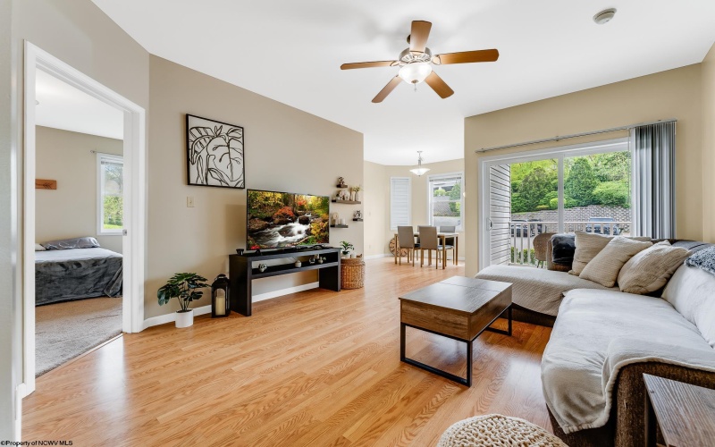 120 Fountain View Drive, Morgantown, West Virginia 26505, 2 Bedrooms Bedrooms, 5 Rooms Rooms,2 BathroomsBathrooms,Single Family Attached,For Sale,Fountain View,10159523