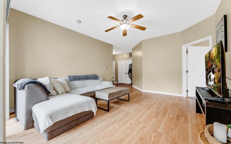 120 Fountain View Drive, Morgantown, West Virginia 26505, 2 Bedrooms Bedrooms, 5 Rooms Rooms,2 BathroomsBathrooms,Single Family Attached,For Sale,Fountain View,10159523