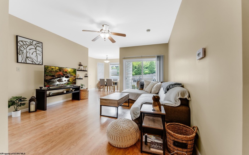 120 Fountain View Drive, Morgantown, West Virginia 26505, 2 Bedrooms Bedrooms, 5 Rooms Rooms,2 BathroomsBathrooms,Single Family Attached,For Sale,Fountain View,10159523