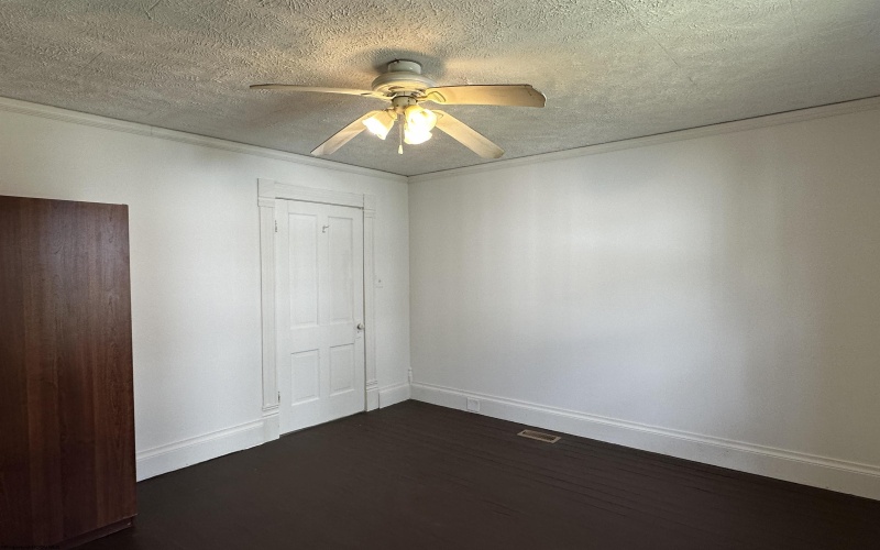 208 Jefferson Street, Mannington, West Virginia 26582, 2 Bedrooms Bedrooms, 5 Rooms Rooms,1 BathroomBathrooms,Single Family Detached,For Sale,Jefferson,10159521
