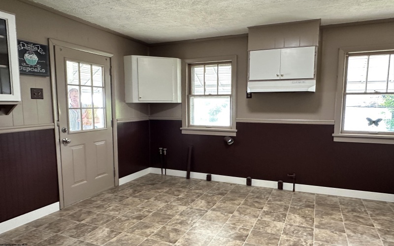 208 Jefferson Street, Mannington, West Virginia 26582, 2 Bedrooms Bedrooms, 5 Rooms Rooms,1 BathroomBathrooms,Single Family Detached,For Sale,Jefferson,10159521