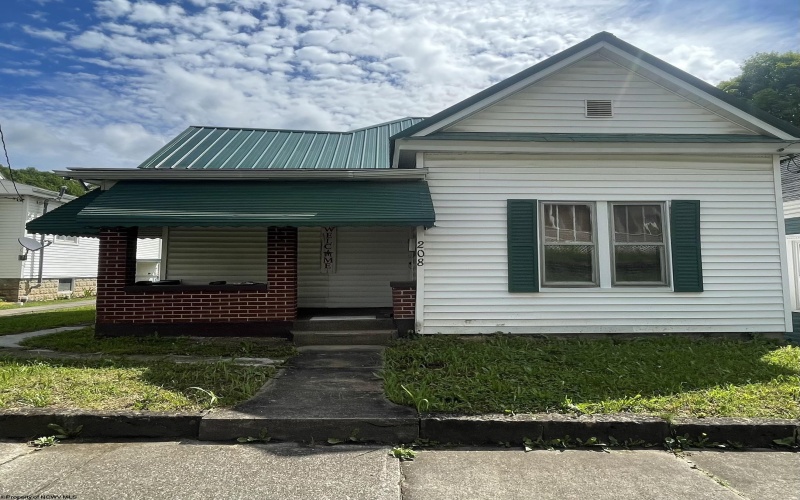 208 Jefferson Street, Mannington, West Virginia 26582, 2 Bedrooms Bedrooms, 5 Rooms Rooms,1 BathroomBathrooms,Single Family Detached,For Sale,Jefferson,10159521