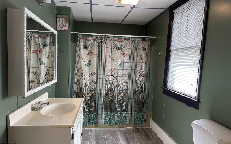 208 Jefferson Street, Mannington, West Virginia 26582, 2 Bedrooms Bedrooms, 5 Rooms Rooms,1 BathroomBathrooms,Single Family Detached,For Sale,Jefferson,10159521