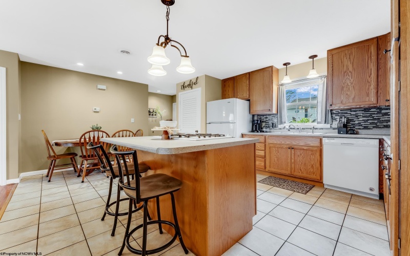 4032 Pinehurst Drive, Morgantown, West Virginia 26505, 2 Bedrooms Bedrooms, 4 Rooms Rooms,2 BathroomsBathrooms,Single Family Attached,For Sale,Pinehurst,10159539