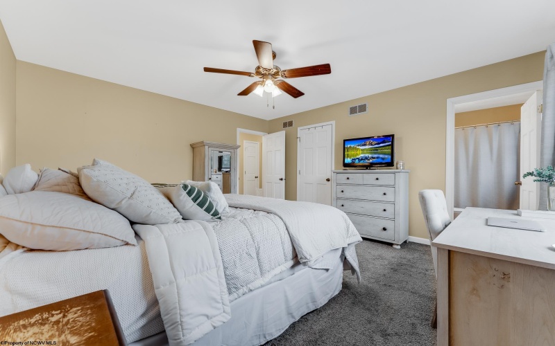 4032 Pinehurst Drive, Morgantown, West Virginia 26505, 2 Bedrooms Bedrooms, 4 Rooms Rooms,2 BathroomsBathrooms,Single Family Attached,For Sale,Pinehurst,10159539