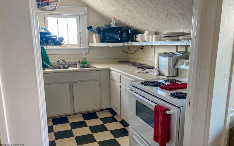 374 Forest Avenue, Morgantown, West Virginia 26505, ,Multi-unit/income,For Sale,Forest,10159548