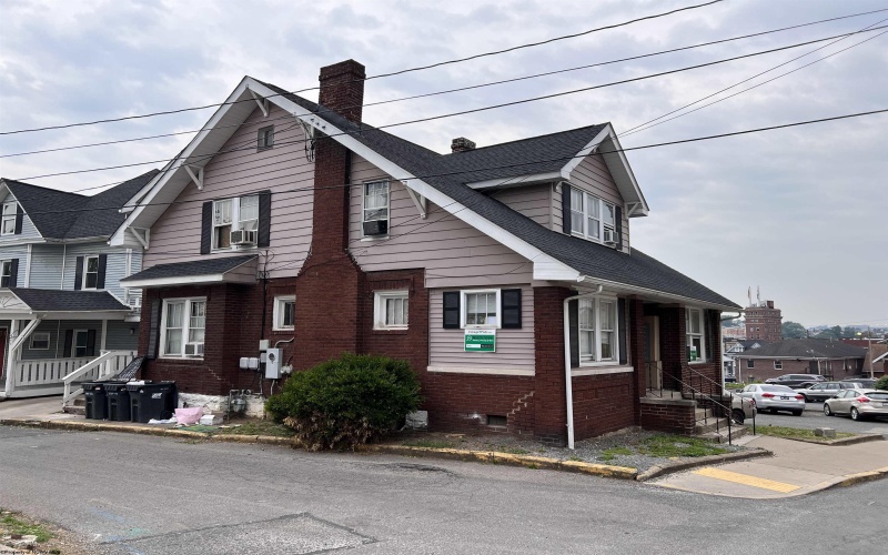 374 Forest Avenue, Morgantown, West Virginia 26505, ,Multi-unit/income,For Sale,Forest,10159548