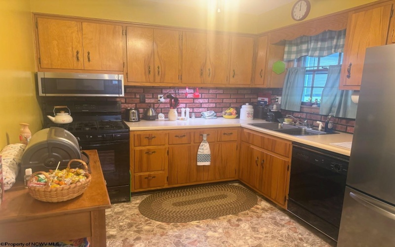 48 Millbrook Road, Bridgeport, West Virginia 26330, 3 Bedrooms Bedrooms, 9 Rooms Rooms,2 BathroomsBathrooms,Single Family Detached,For Sale,Millbrook,10159530
