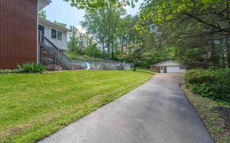 134 Pine Tree Lane, Morgantown, West Virginia 26508, 4 Bedrooms Bedrooms, 9 Rooms Rooms,3 BathroomsBathrooms,Single Family Detached,For Sale,Pine Tree,10159549