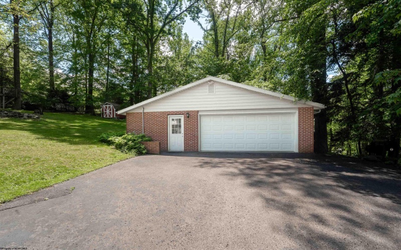 134 Pine Tree Lane, Morgantown, West Virginia 26508, 4 Bedrooms Bedrooms, 9 Rooms Rooms,3 BathroomsBathrooms,Single Family Detached,For Sale,Pine Tree,10159549