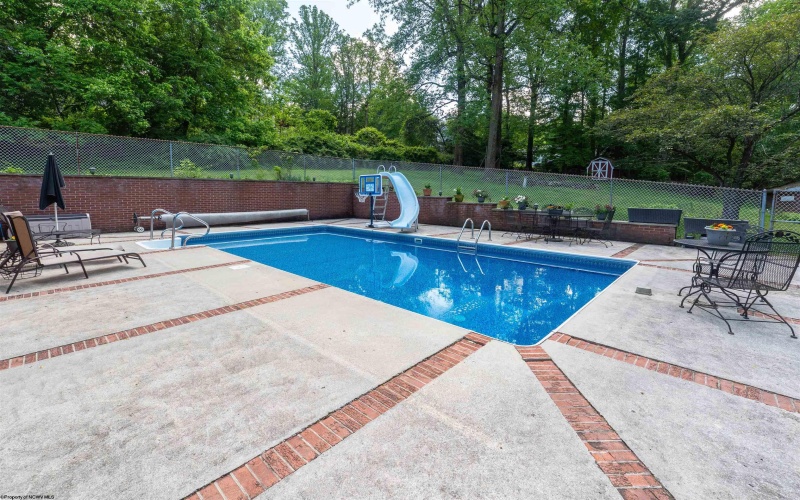 134 Pine Tree Lane, Morgantown, West Virginia 26508, 4 Bedrooms Bedrooms, 9 Rooms Rooms,3 BathroomsBathrooms,Single Family Detached,For Sale,Pine Tree,10159549