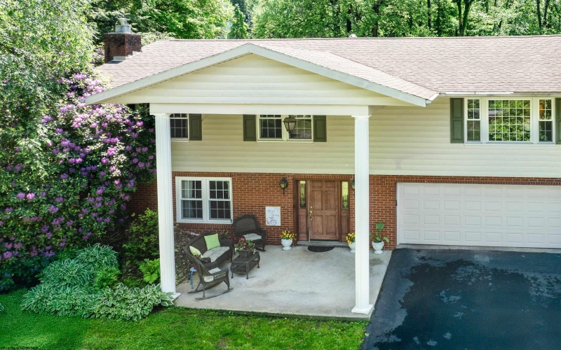 134 Pine Tree Lane, Morgantown, West Virginia 26508, 4 Bedrooms Bedrooms, 9 Rooms Rooms,3 BathroomsBathrooms,Single Family Detached,For Sale,Pine Tree,10159549