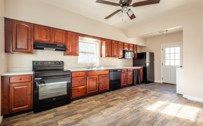 406 Maple Avenue, Fairmont, West Virginia 26554, 1 Bedroom Bedrooms, 3 Rooms Rooms,1 BathroomBathrooms,Single Family Detached,For Sale,Maple,10159531
