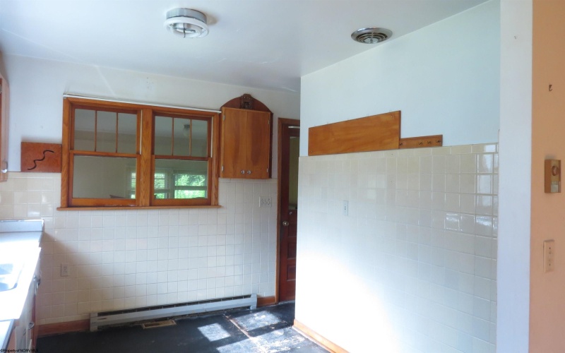 1782 Parsons Road, Montrose, West Virginia 26283-7069, 2 Bedrooms Bedrooms, 5 Rooms Rooms,1 BathroomBathrooms,Single Family Detached,For Sale,Parsons,10159547