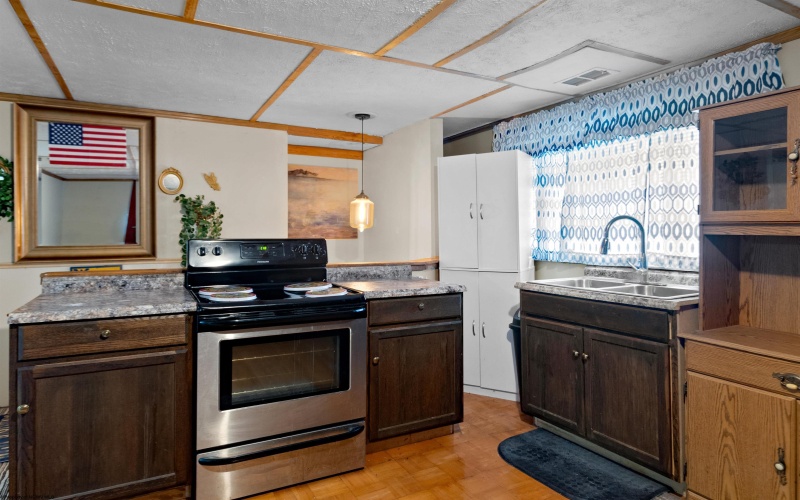 107 Orchard Street, Masontown, West Virginia 26542, 3 Bedrooms Bedrooms, 6 Rooms Rooms,2 BathroomsBathrooms,Single Family Detached,For Sale,Orchard,10159541