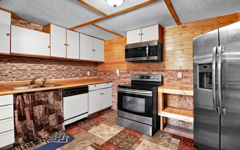 107 Orchard Street, Masontown, West Virginia 26542, 3 Bedrooms Bedrooms, 6 Rooms Rooms,2 BathroomsBathrooms,Single Family Detached,For Sale,Orchard,10159541