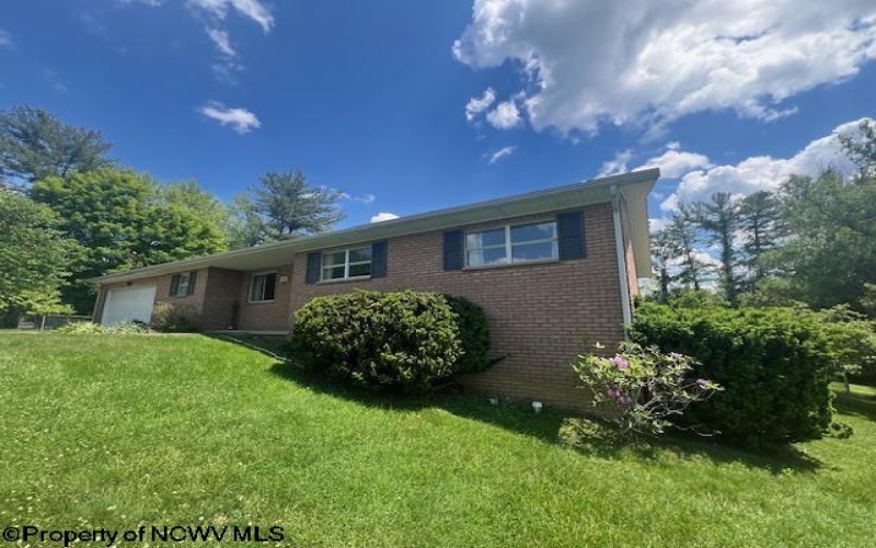 1601 Clifton Drive, Fairmont, West Virginia 26554, 3 Bedrooms Bedrooms, 8 Rooms Rooms,2 BathroomsBathrooms,Single Family Detached,For Sale,Clifton,10159534