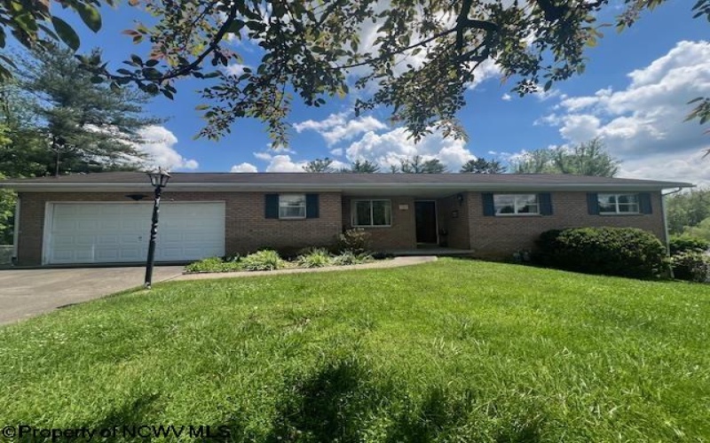 1601 Clifton Drive, Fairmont, West Virginia 26554, 3 Bedrooms Bedrooms, 8 Rooms Rooms,2 BathroomsBathrooms,Single Family Detached,For Sale,Clifton,10159534