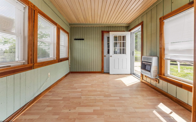 3129 Whitehall Boulevard, Fairmont, West Virginia 26554, 2 Bedrooms Bedrooms, 5 Rooms Rooms,1 BathroomBathrooms,Single Family Detached,For Sale,Whitehall,10159537