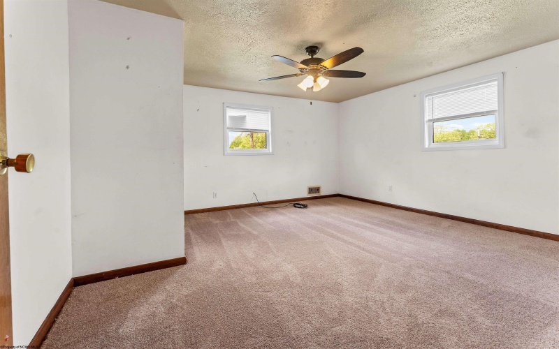 3129 Whitehall Boulevard, Fairmont, West Virginia 26554, 2 Bedrooms Bedrooms, 5 Rooms Rooms,1 BathroomBathrooms,Single Family Detached,For Sale,Whitehall,10159537