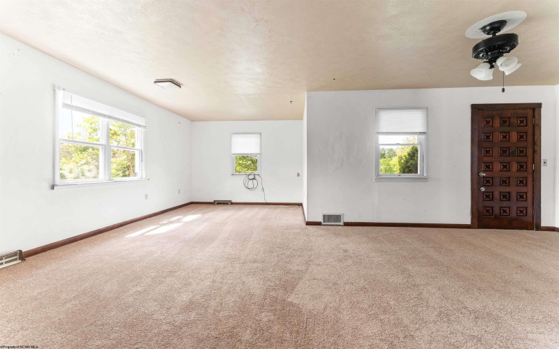 3129 Whitehall Boulevard, Fairmont, West Virginia 26554, 2 Bedrooms Bedrooms, 5 Rooms Rooms,1 BathroomBathrooms,Single Family Detached,For Sale,Whitehall,10159537