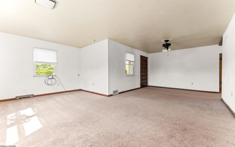 3129 Whitehall Boulevard, Fairmont, West Virginia 26554, 2 Bedrooms Bedrooms, 5 Rooms Rooms,1 BathroomBathrooms,Single Family Detached,For Sale,Whitehall,10159537