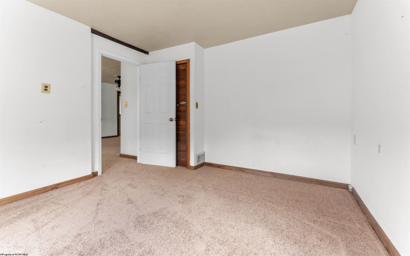 3129 Whitehall Boulevard, Fairmont, West Virginia 26554, 2 Bedrooms Bedrooms, 5 Rooms Rooms,1 BathroomBathrooms,Single Family Detached,For Sale,Whitehall,10159537
