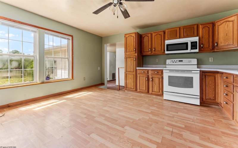 3129 Whitehall Boulevard, Fairmont, West Virginia 26554, 2 Bedrooms Bedrooms, 5 Rooms Rooms,1 BathroomBathrooms,Single Family Detached,For Sale,Whitehall,10159537
