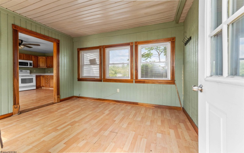 3129 Whitehall Boulevard, Fairmont, West Virginia 26554, 2 Bedrooms Bedrooms, 5 Rooms Rooms,1 BathroomBathrooms,Single Family Detached,For Sale,Whitehall,10159537